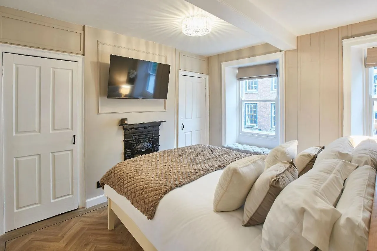 Whitby Boutique - Market Quarters