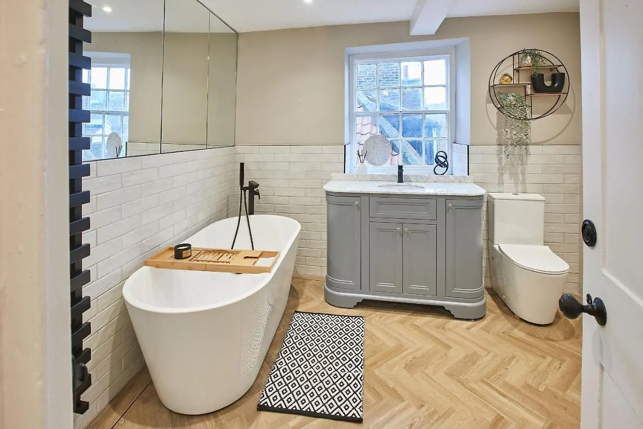 Whitby Boutique - Market Quarters Apartment
