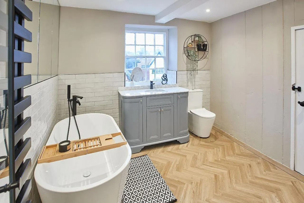 Whitby Boutique - Market Quarters 0*,